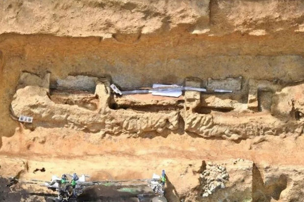 Yaponiyada arxeoloji qazıntı zamanı nəhəng polad qılınc aşkar edildi