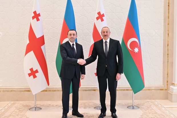 Azərbaycan Prezidentinin Gürcüstanın baş naziri ilə təkbətək görüşü başlayıb