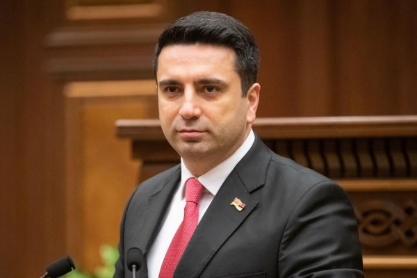 Simonyan Rusiyaya gedir