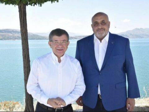 Davutoğlunun partiyasından İSTEFA: Az deputat yeri verilib