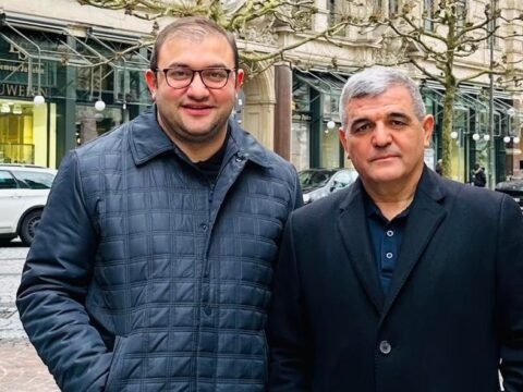 Fazil Mustafa beyinlərə vurulacaq güllələrin qarşısını almaq üçün çalışır