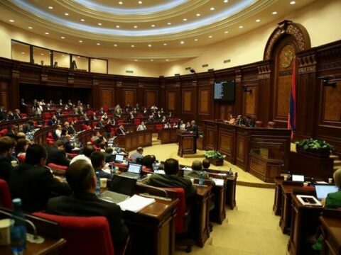 Ermənistan parlamentinin iclası yarımçıq qaldı