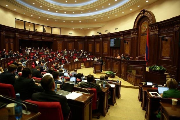 Ermənistan parlamentinin iclası yarımçıq qaldı