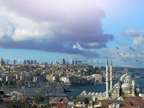 “İstanbulda 220 mindən çox yaşayış binası risk altındadır”