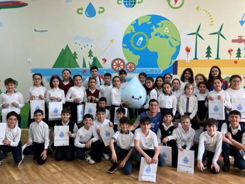 “Bir Damcı” şagirdlərin görüşünə gedir
