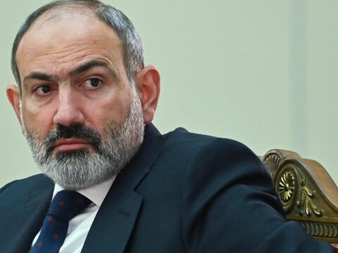 Paşinyana çətir atan qadından XƏBƏR VAR