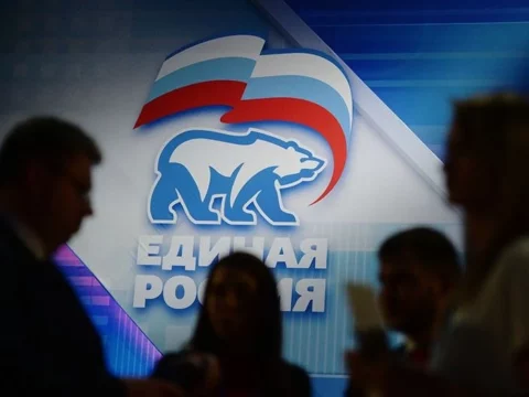 “Putin “Vahid Rusiya”nı müharibə partiyasına çevirmək qərarını verib”