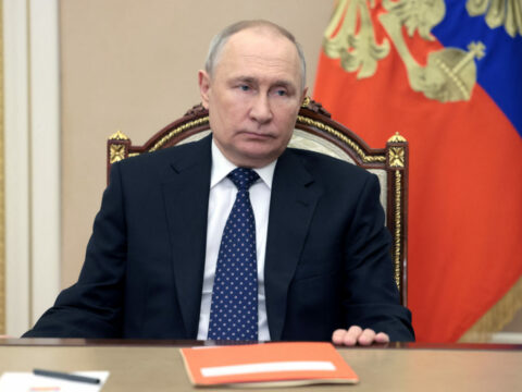 Putin Çinin müdafiə naziri ilə görüşdü 