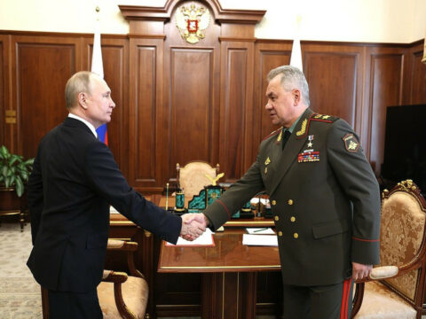 Putin Sergey Şoyqu ilə görüş keçirib