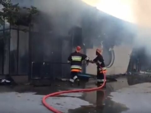 Sumqayıtda mağaza yandı