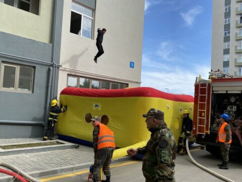 Dövlət Yanğından Mühafizə Xidməti Yasamal yaşayış kompleksində təlim keçirib