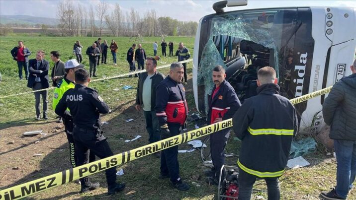 Türkiyədə avtobus aşdı – 3 nəfər həlak oldu, 31 yaralı var