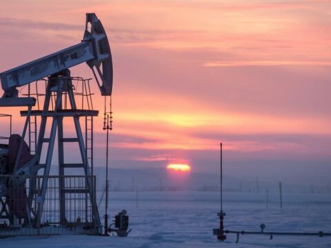 “Brent” markalı neftin qiyməti apreldə ilk dəfə 81 dollara düşüb