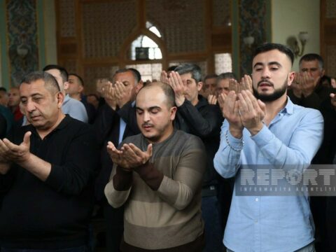“Təzə Pir” məscidində bayram namazı qılınıb