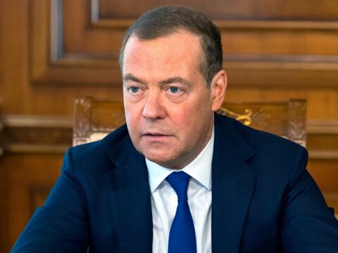 “Ukrayna NATO-ya ayrı-ayrı ölkələrin hissələri kimi daxil ola bilər…”  Medvedev