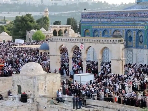 Əl-Əqsa məscidində bayram namazı qılınıb