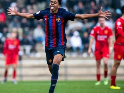 “Barselona” “Atletiko” ilə oyun üçün heyətə 15 yaşlı futbolçu daxil etdi