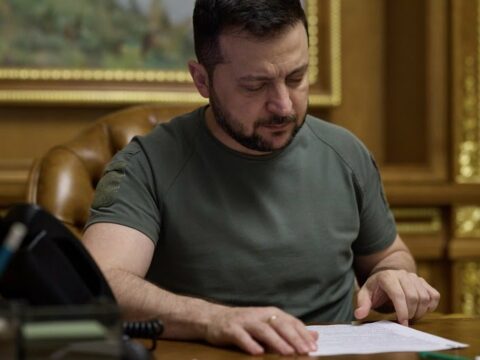 Zelenski Rusiya partiyalarına sanksiya tətbiq etdi