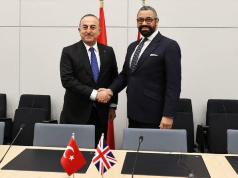 Çavuşoğlu Britaniya XİN başçısı ilə Sudanı müzakirə etdi