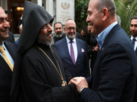 Türkiyənin daxili işlər naziri Ermənilərin Patriarxını ziyarət edib