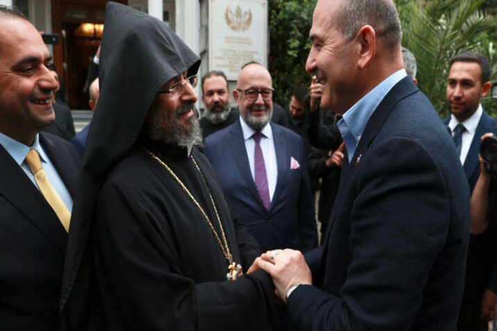 Türkiyənin daxili işlər naziri Ermənilərin Patriarxını ziyarət edib