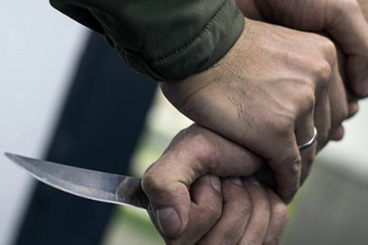 21 yaşlı oğlan arvadını və qayınatasını bıçaqladı 