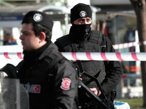 Türkiyədə komendant saatı elan olundu