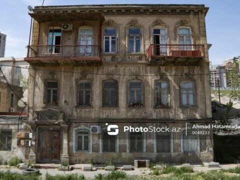 “Sovetski”dən qalan bir parça: Eyvanlar dağılmaq ərəfəsində, sakinlər köçmək arzusunda