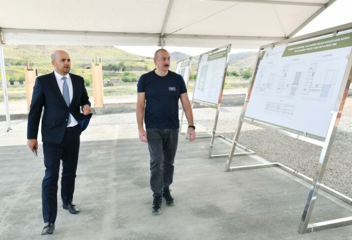 İlham Əliyev məkətəbin tikintisi ilə tanış oldiu