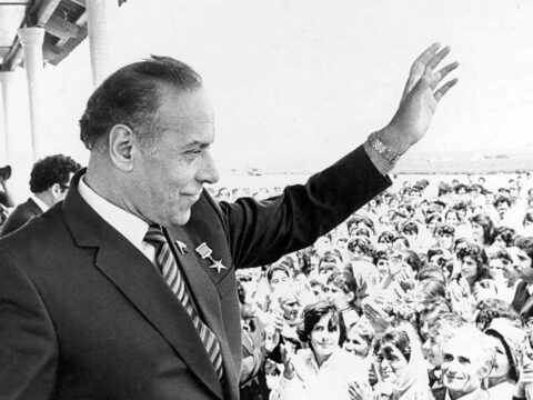 Heydər Əliyevi canlı edən onun hakim partiya, hökumət və dövlət birincisi olması deyil, sadə xalqın Öndəri olmasıdır…