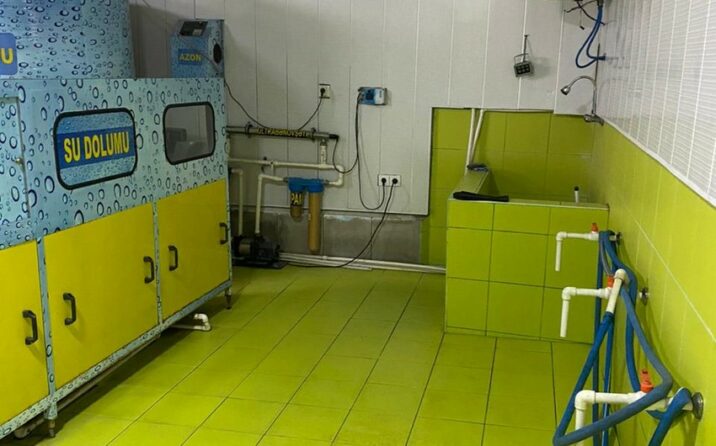 Azərbaycanda “bulaq suyu” adı altında satılan məhsul saxta çıxdı – FOTO