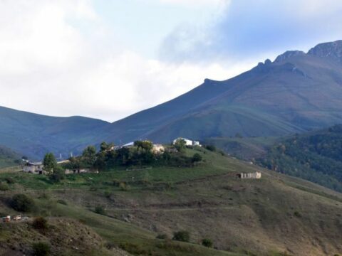 Ermənilər Azərbaycanın bu dağ kəndində pul çıxarmaq üçün bankomat axtarır…