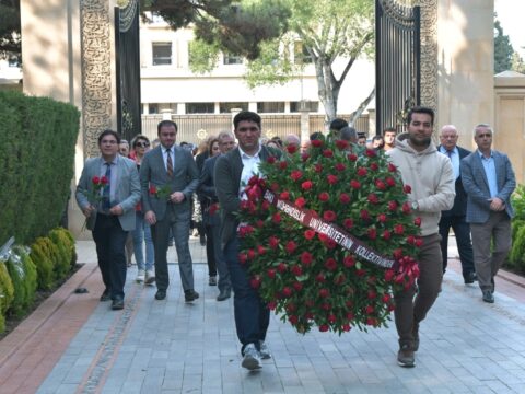 BMU-nun kollektivi Ümummilli Liderin məzarını ziyarət edib