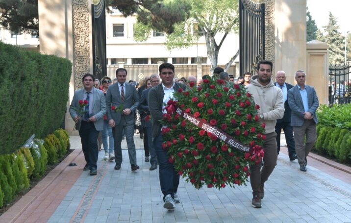 BMU-nun kollektivi Ümummilli Liderin məzarını ziyarət edib