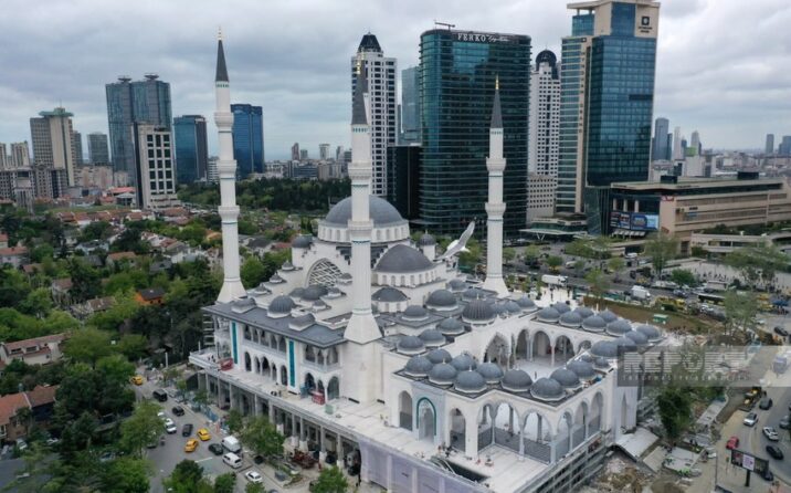 Ərdoğan İstanbulda 20 min nəfərlik məscidin açılışını edib
