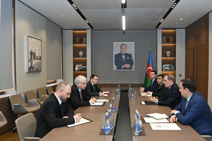 Nazir Lavrovun müavini ilə sülhü müzakirə etdi