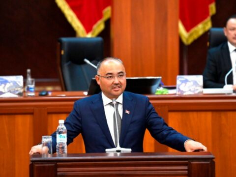 Qırğızıstan parlamentinin sədri Azərbaycana səfərə yola düşüb