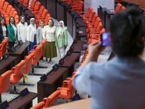 Türkiyə yeni seçilən deputatların 20 faizi qadındır