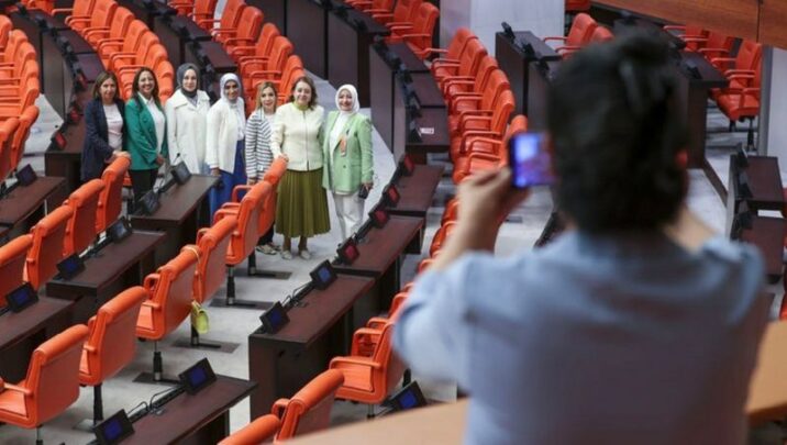 Türkiyə yeni seçilən deputatların 20 faizi qadındır