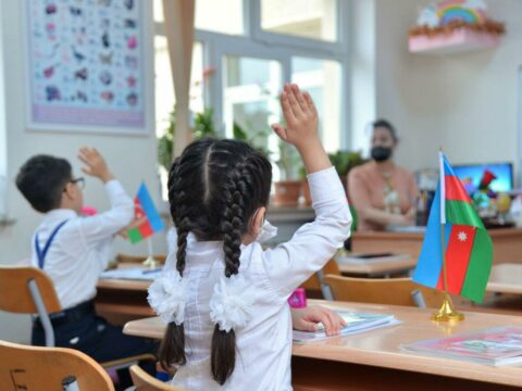 “Məktəblərdə tədris proqramına dəyişikliklər edilməlidir”-Prezident