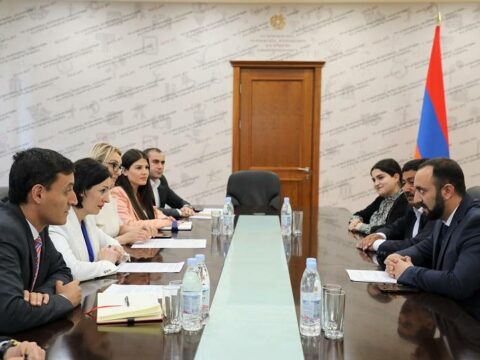 Yezidi kürdlər Ermənistan hökumətinə yarınmağa məcbur edildi…-FOTO