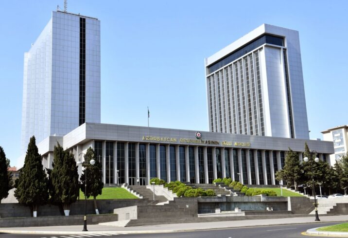 Deputatlar Lüksemburqa gedirlər