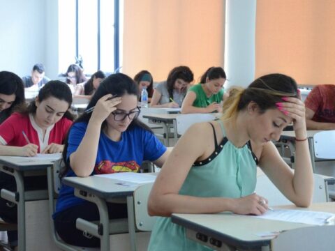 İki abituriyent, bir nəzarətçi imtahandan qovulub