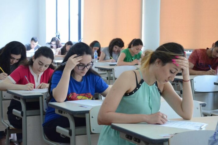 İki abituriyent, bir nəzarətçi imtahandan qovulub