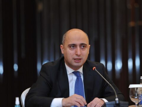 Azərbaycanda təhsildən yayınma halları var
