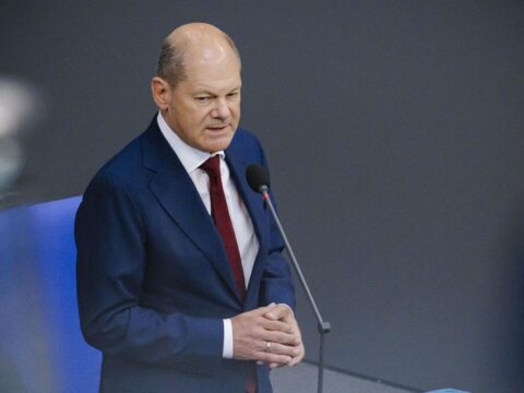 Olaf Şolts Ukraynadakı münaqişənin dondurulması ilə bağlı xəbərdarlıq edib
