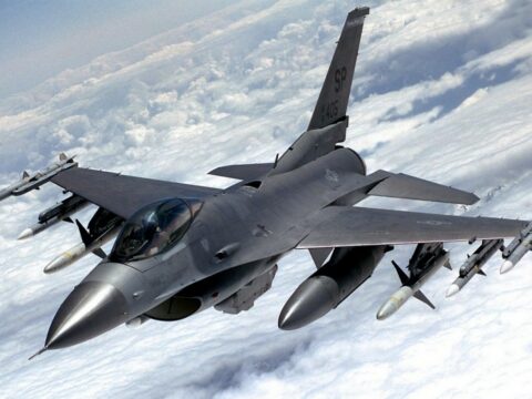 Niderland ukraynalı pilotlara “F-16” qırıcıları üzrə təlimlər keçəcək
