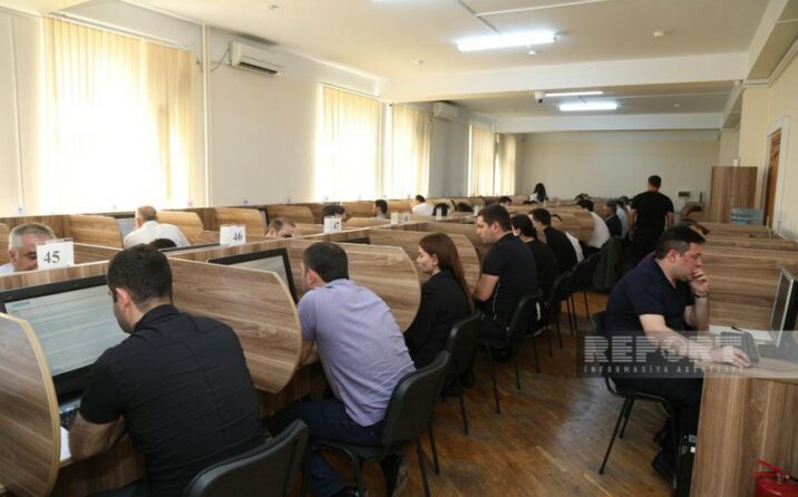 Vəkilliyə qəbul üzrə ixtisas imtahanlarının yazılı test mərhələsi keçirilir