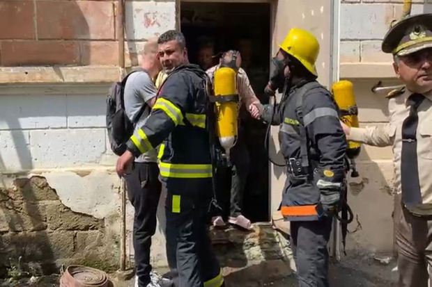 Bakıda yaşayış binasında yanğın olub, üç nəfər xilas edilib