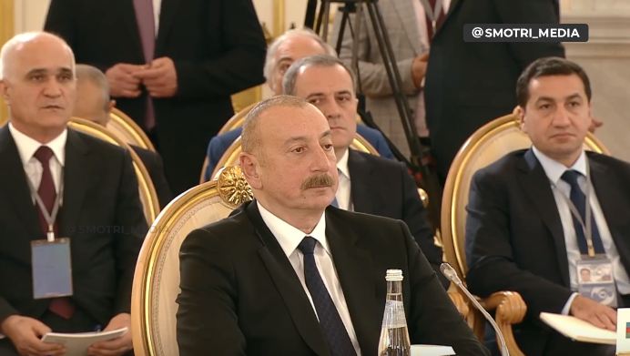 Prezident Ali Avrasiya İqtisadi Şurasının iclasında çıxış edir